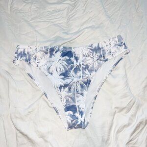 Blue and white palm tree bikini bottoms #palmtreeprint